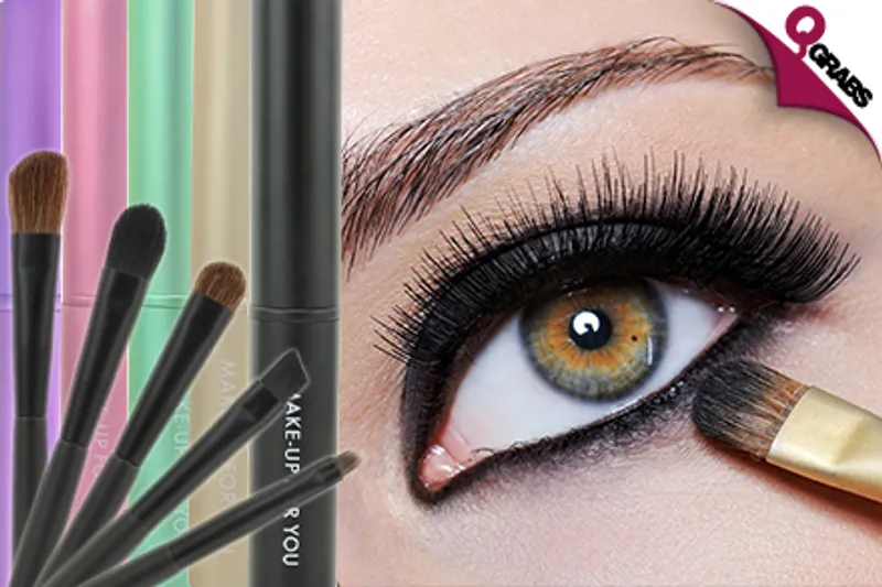 For QR49 Get a 5-Piece Makeup Brush Set - Choose From 5 Colors! (QR99 Value)